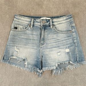 NWOT Magnolia Boutique - KanCan Seaport Distressed Medium Wash Shorts. Size M